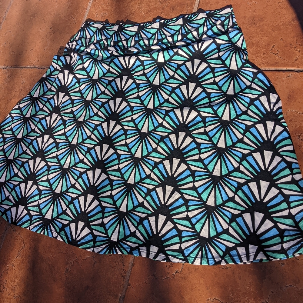 Geometric print cool tone skirt